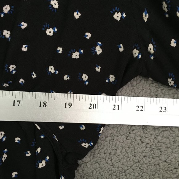 Lucky Brand Blouse Women L Black V Neck Floral Print 100% Viscose Light Weight - Picture 9 of 11